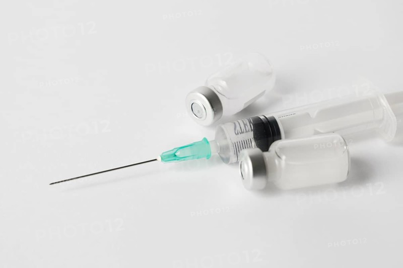 Syringe vaccine arrangement