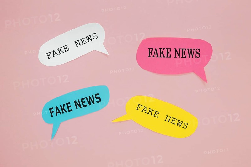 Fake news speech bubbles