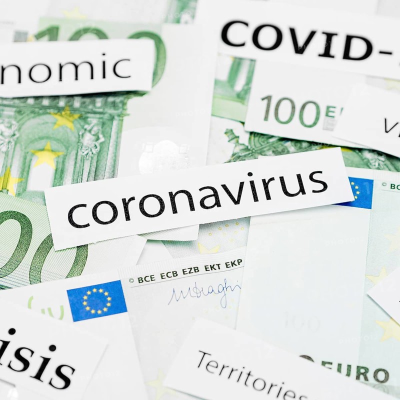 High view coronavirus head title bank notes