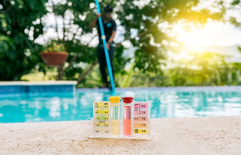 PH and chlorine tester for swimming pool maintenance. Tester kit to measure chlorine and ph in swimming pools