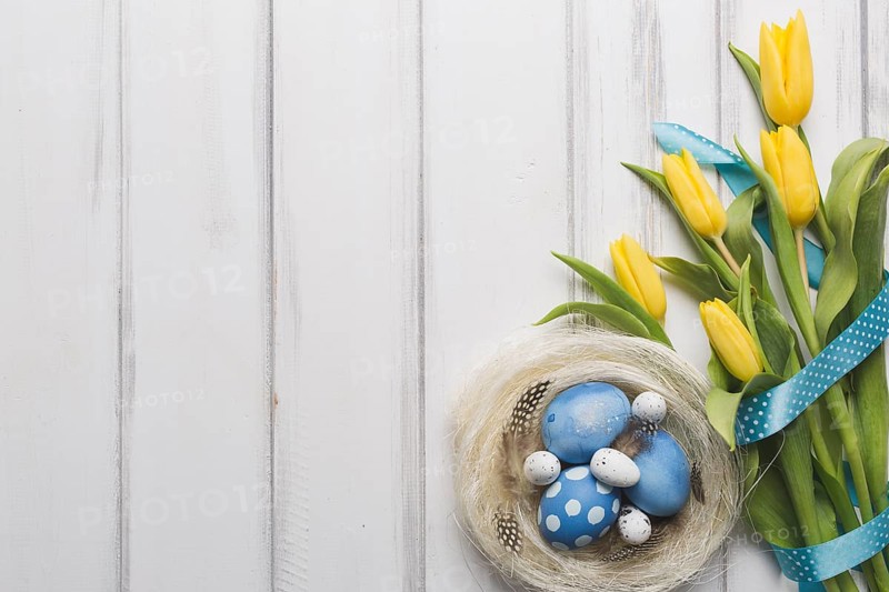 Bouquet near nest with eggs