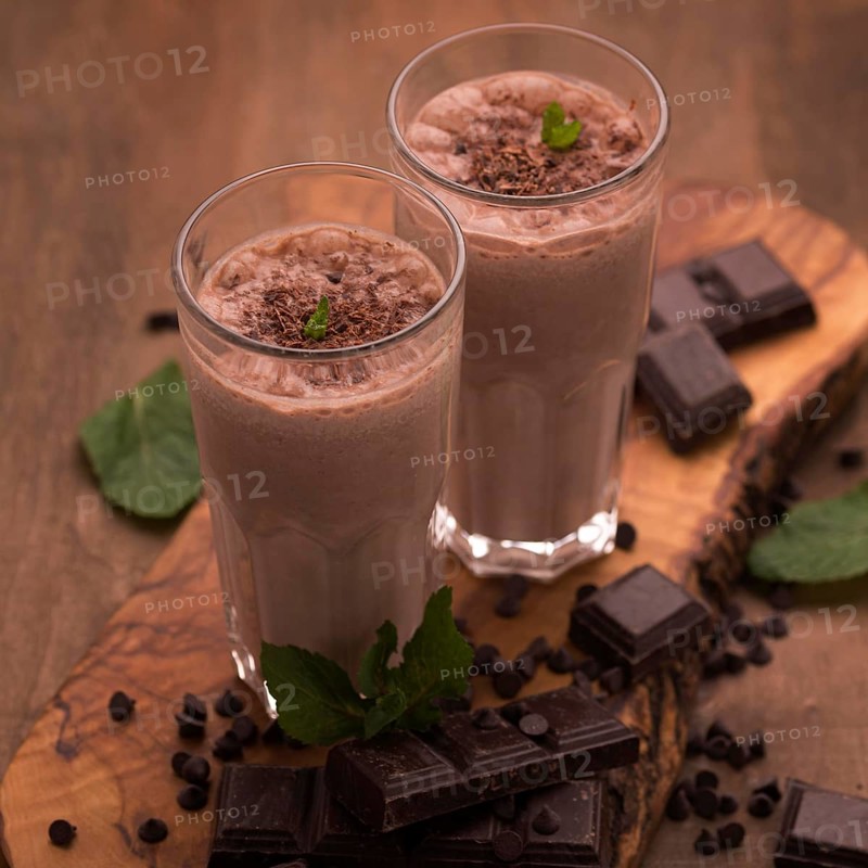 Milkshake glasses with mint chocolate