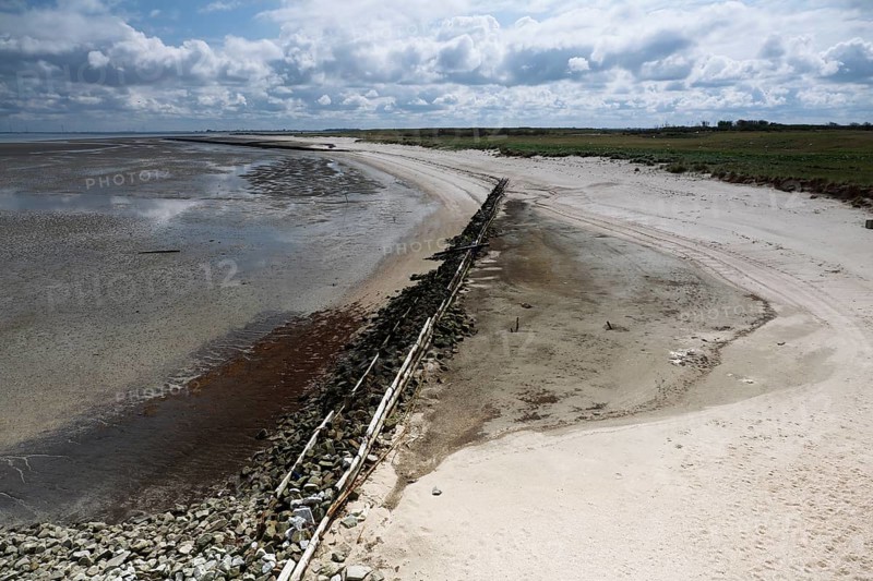 View from the radar tower of the island of Minsener Oog onto the eastern beach