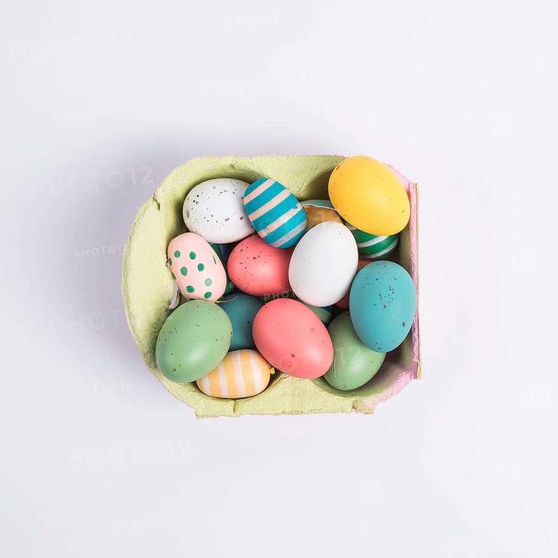 Heap bright easter chicken eggs container