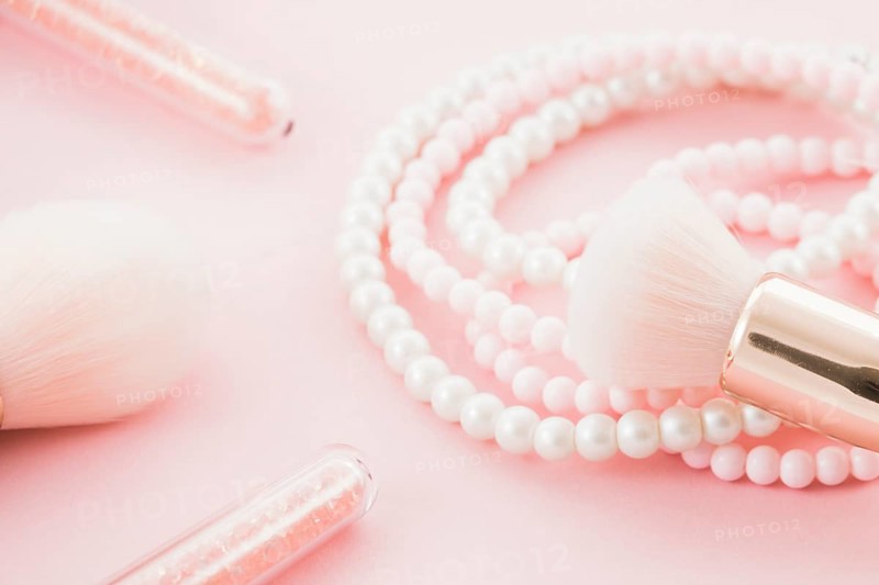 Pink brushes pearl necklace