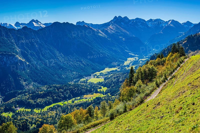 Mountain panorama from Soellereck into Stillachtal