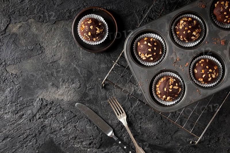 Arrangement chocolate cupcakes with copy space