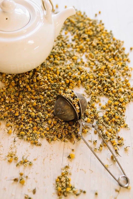 Strainer teapot chamomile