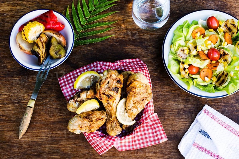 Grilled chicken legs with lemon salad