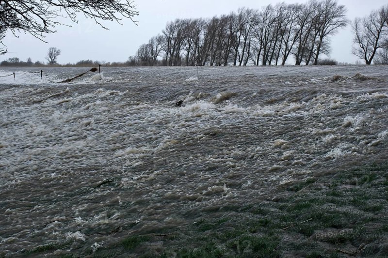 Overtopping of the dike during a storm surge on the Lower Weser island of Strohauser Plate