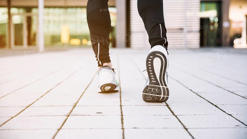 Crop legs running street