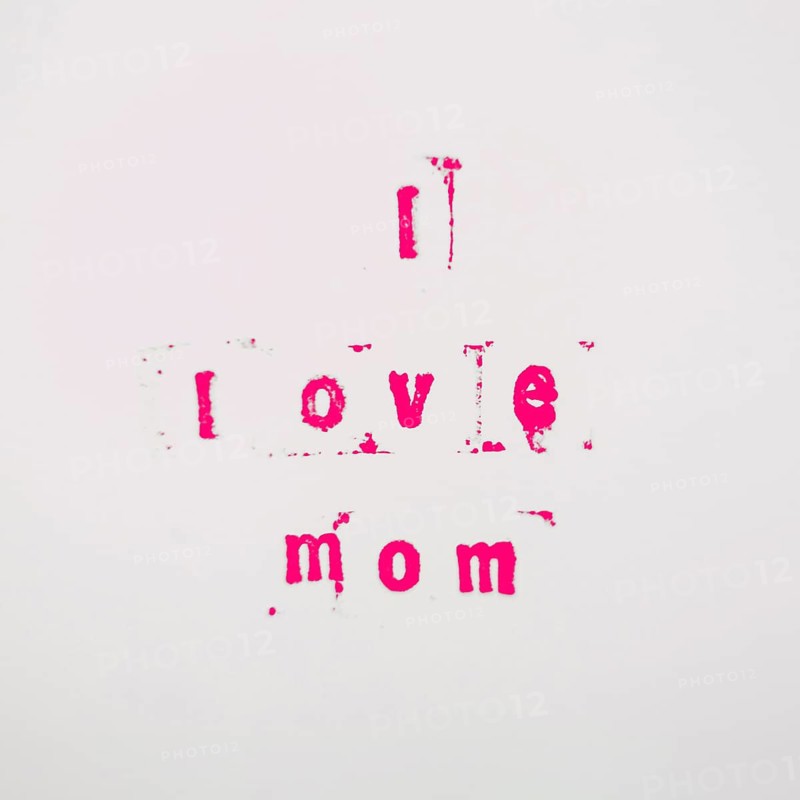 Pink i love mom inscription