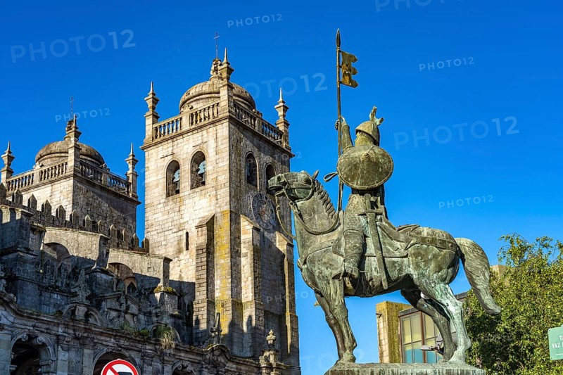 Statue of Vimara Peres in front of the Se do Porto Cathedral