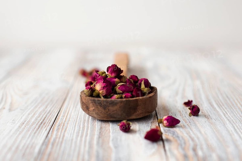 Close up aromatic mini roses table