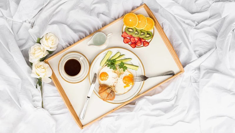 Roses healthy breakfast tray crumbled bed