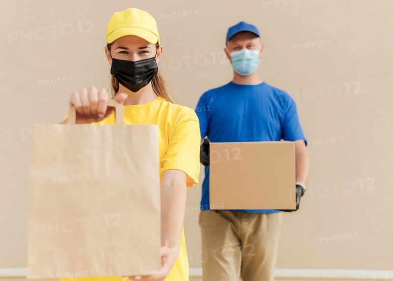 Medium shot delivery man woman