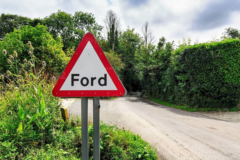 Roadside traffic sign