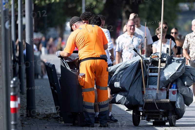 Employee of the refuse collection