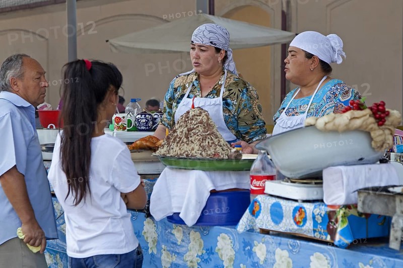 Women selling naryn