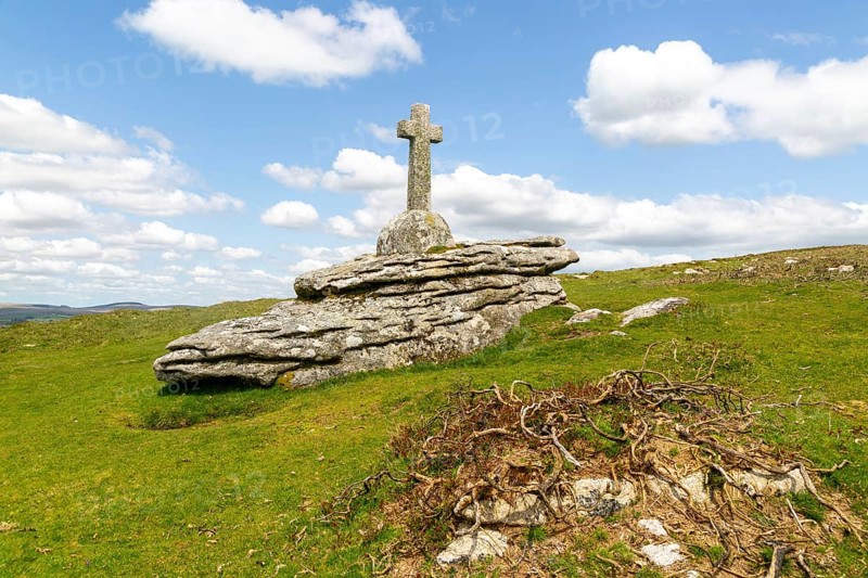 War remembrance monument Cave-Penney Memorial cross 1918