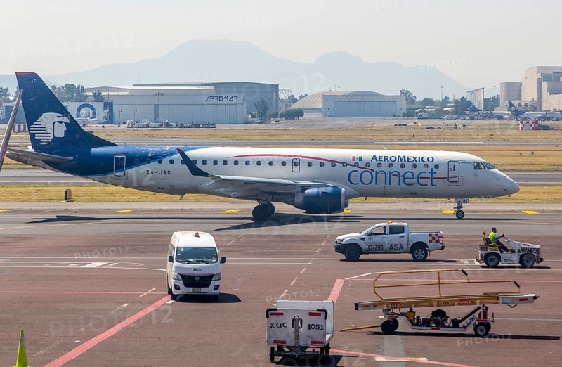 AeroMexico Connect Embraer E190LR plane