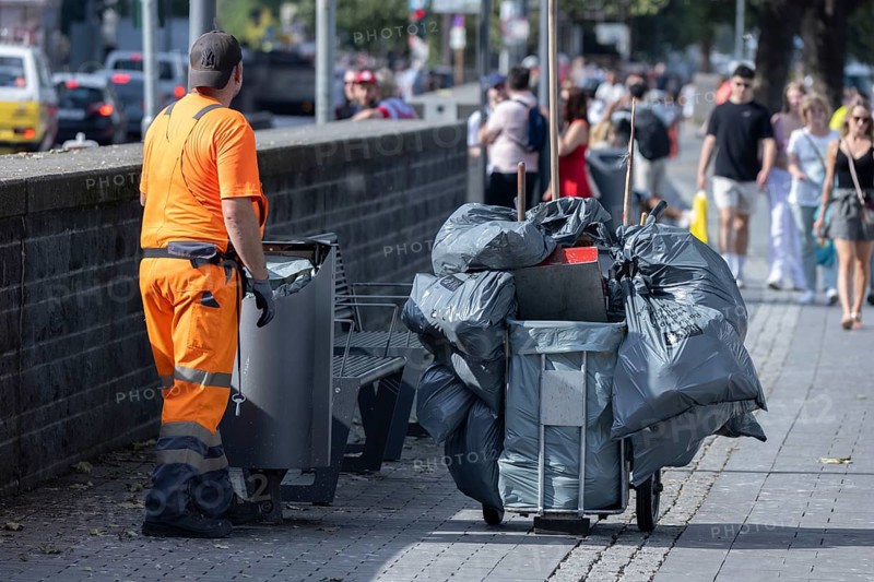 Employee of the refuse collection