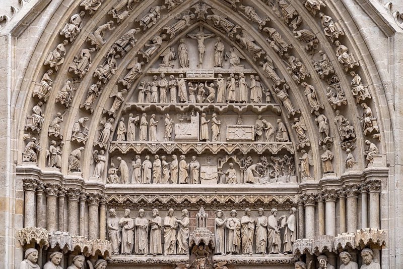 Figures on the west facade of Notre Dame d'Amiens Cathedral