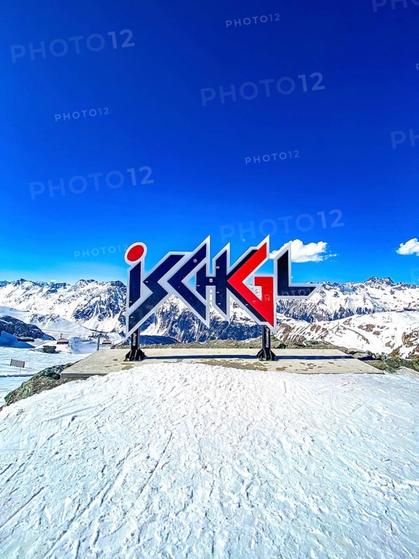 Selfie spot on the Viderjoch in the ski area of Ischgl