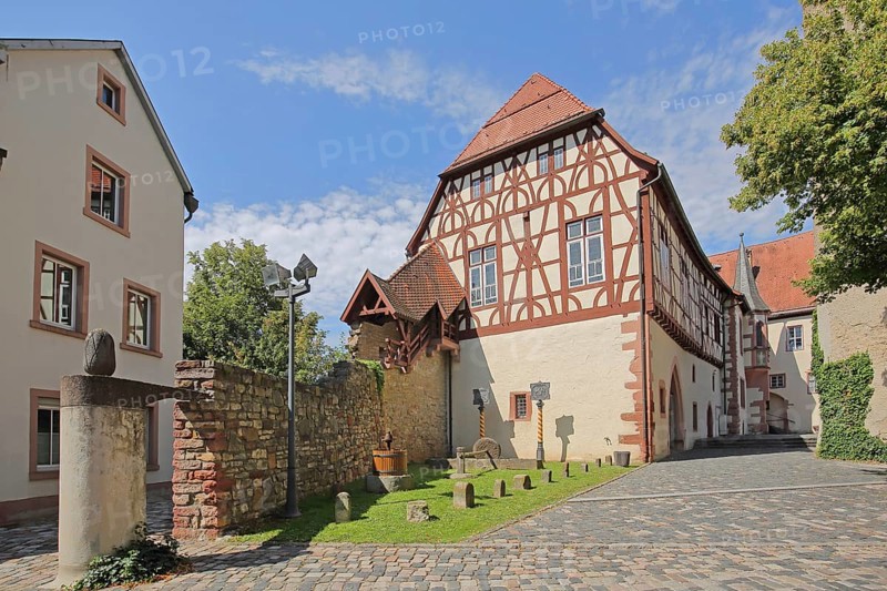 Historic town wall at the Kurmainzisches Schloss