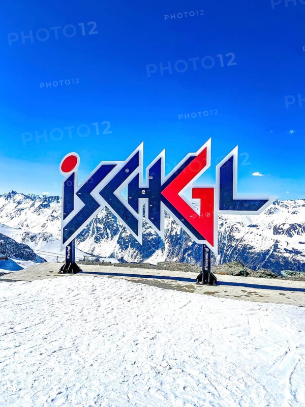 Selfie spot on the Viderjoch in the ski area of Ischgl