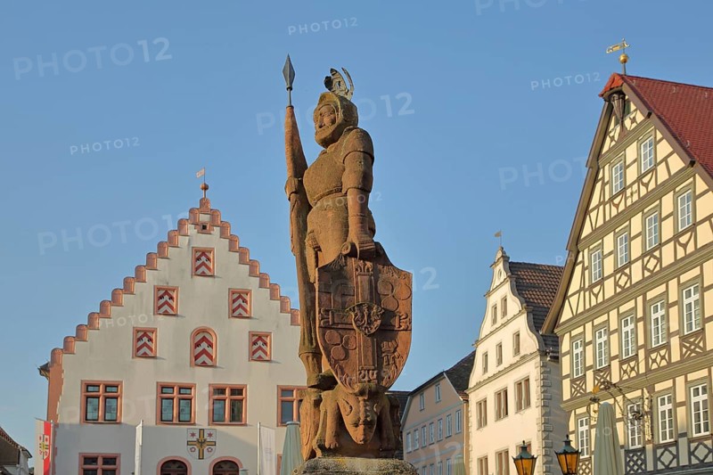 Milchling fountain with sculpture of Grand Master Wolfgang Schutzbar alias Milchling of the Teutonic Order as knight with coat of arms