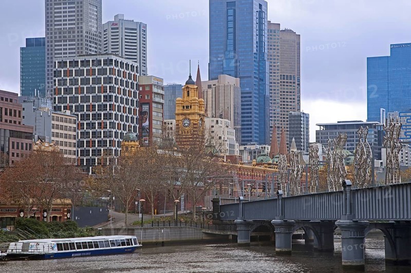 Sculptures on the Sandridge Bridge over the Yarra River and Flinders Street railway station in the city Melbourne