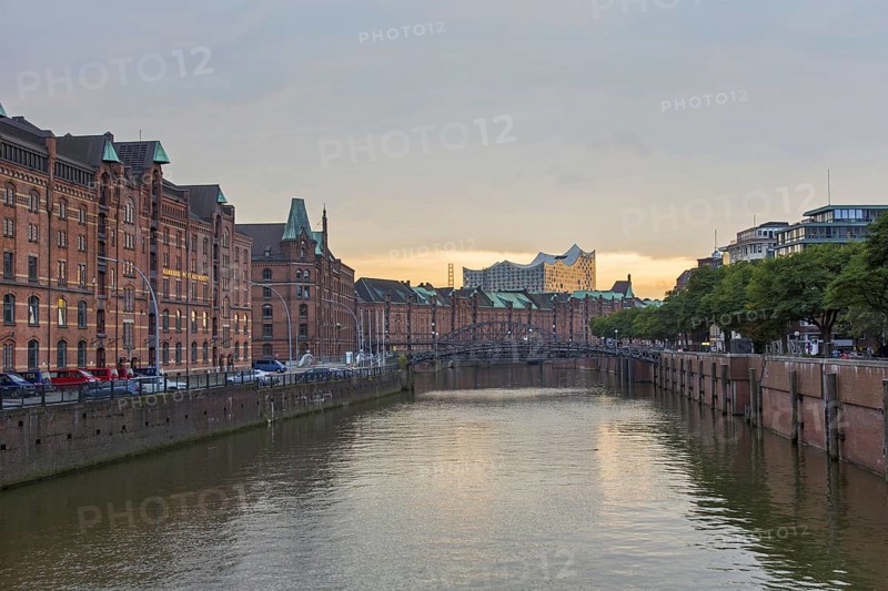 Zollkanal and the Elbphilharmonie