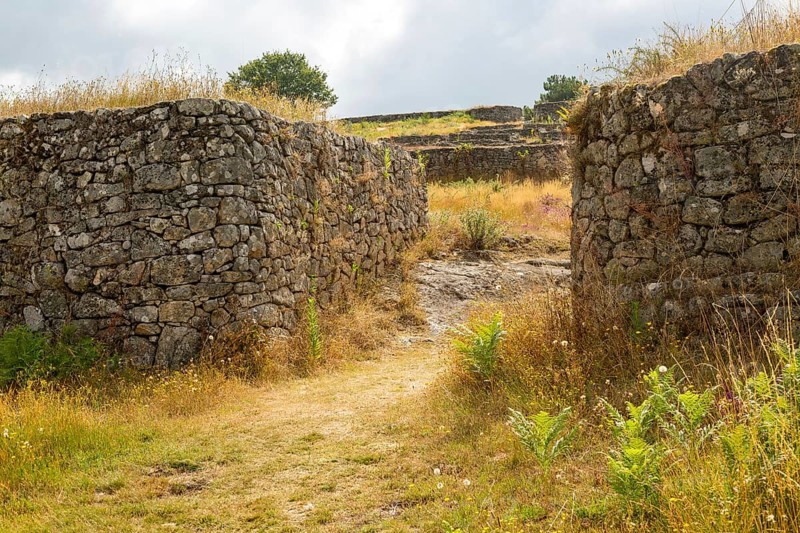 Entrance walls San Cibrao de Las hill fort Castro Culture archeological site