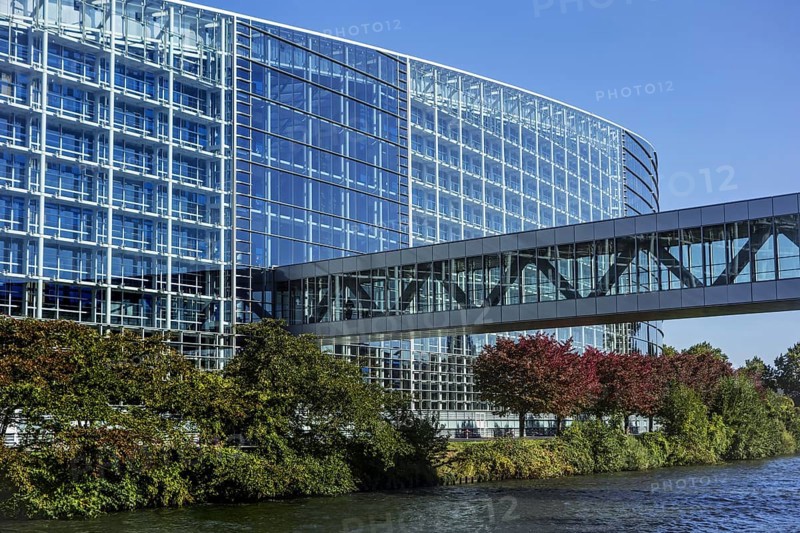 Passageway over the Ill river to the European Parliament