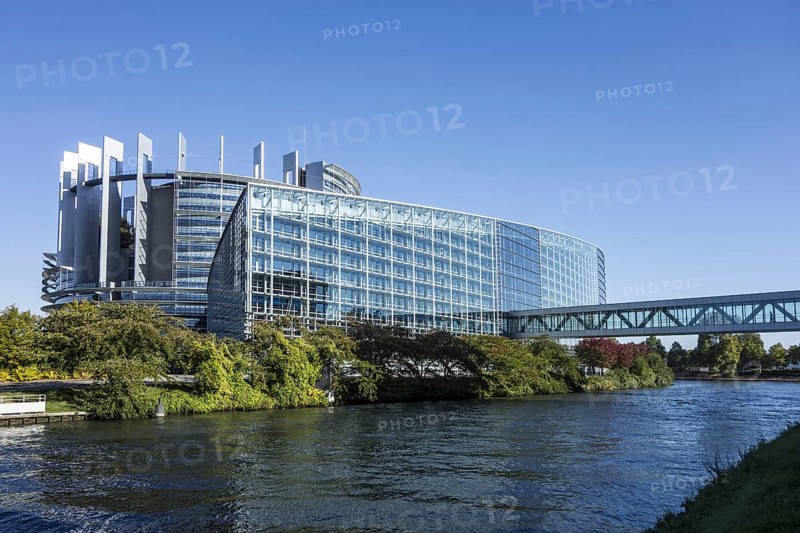 Passageway over the Ill river to the European Parliament