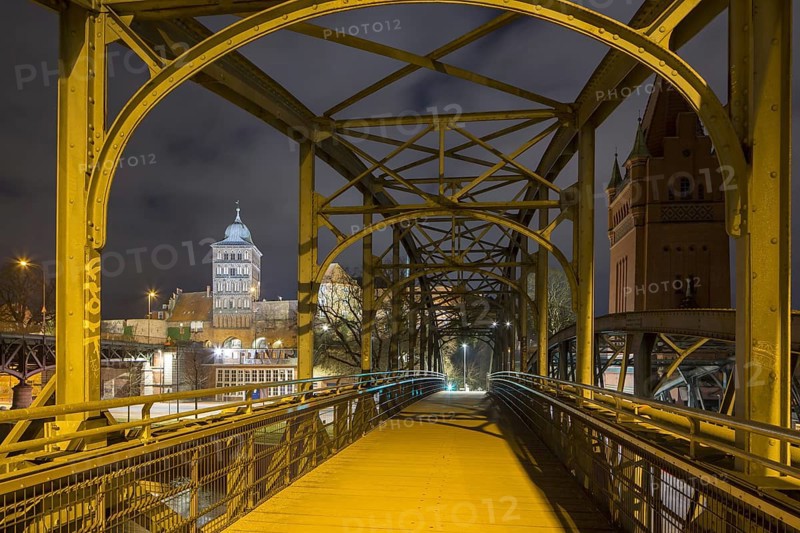 Lift bridge
