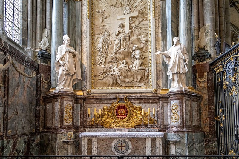 Altar with the relic with the head of John the Baptist in Notre Dame d'Amiens Cathedral