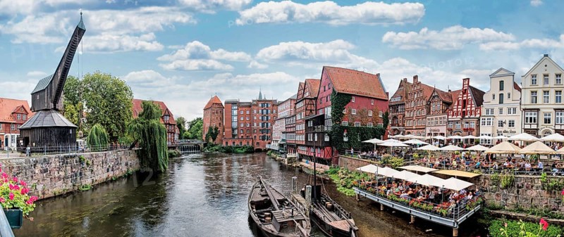 The historic harbour district at the Stintmarkt