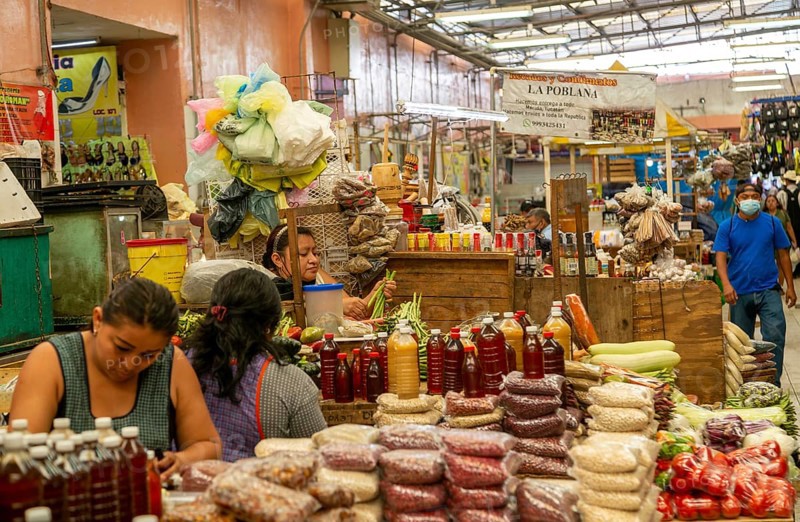 Interior of Mercado Municipal Lucas de Galvez market