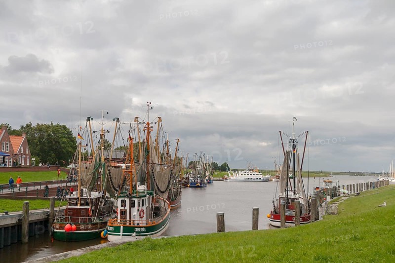 Crab cutter in Greetsiel harbour