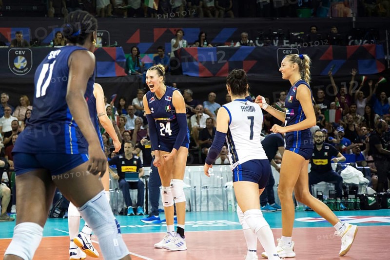 Ekaterina ANTROPOVA Italy in the middle celebrates a point win with teammatesVolleyball