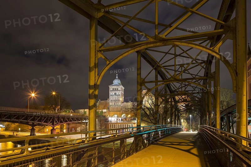 Lift bridge