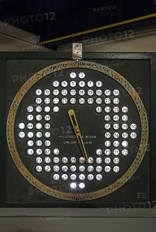 Old Dutch electronic auction clock from NV Van der Hoorn en Wouda for selling shrimps at fish market