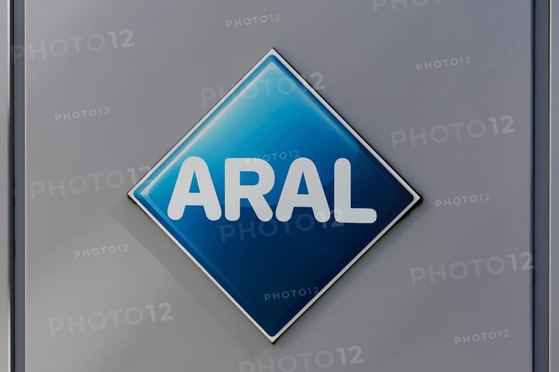 Logo Aral AG on the building