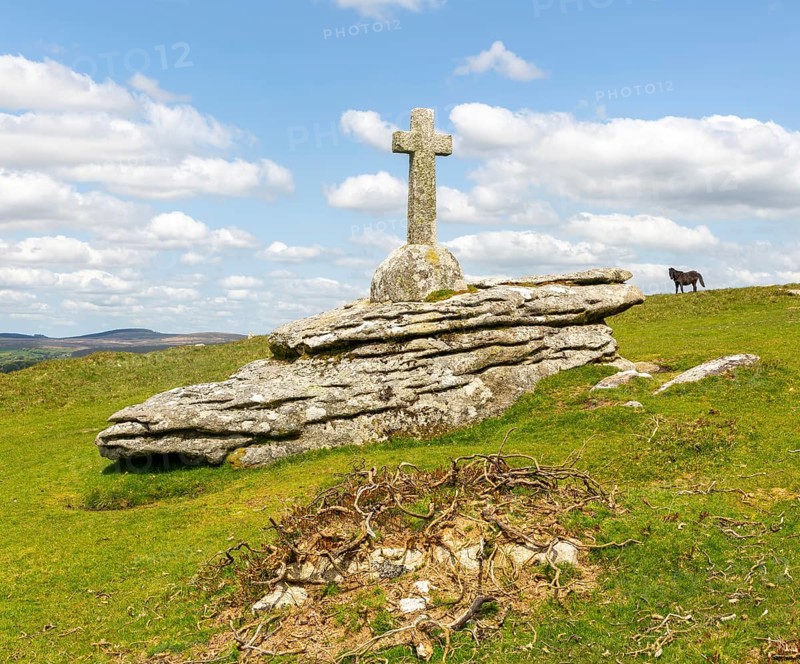 War remembrance monument Cave-Penney Memorial cross 1918