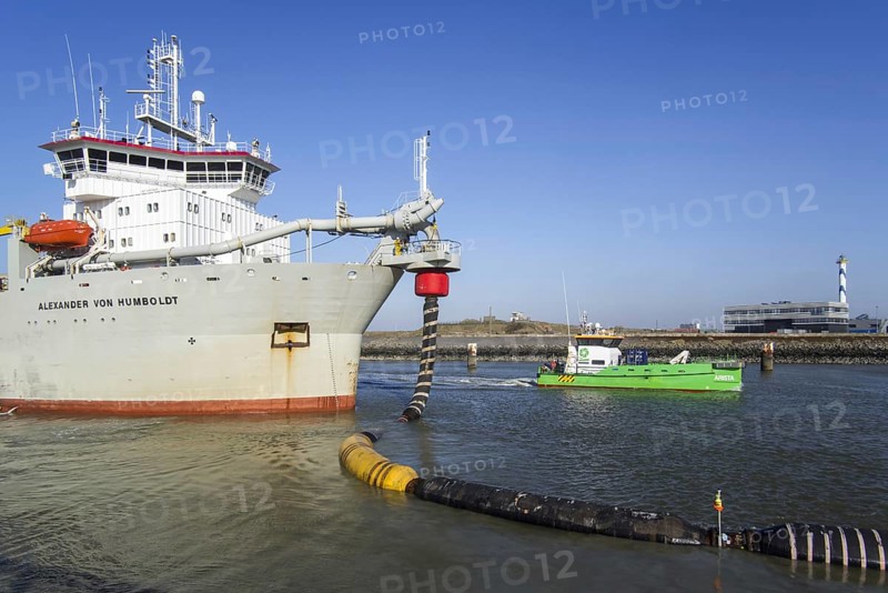 Trailing suction hopper dredger Alexander von Humboldt and offshore maintenance & service vessel Arista in the port of Ostend