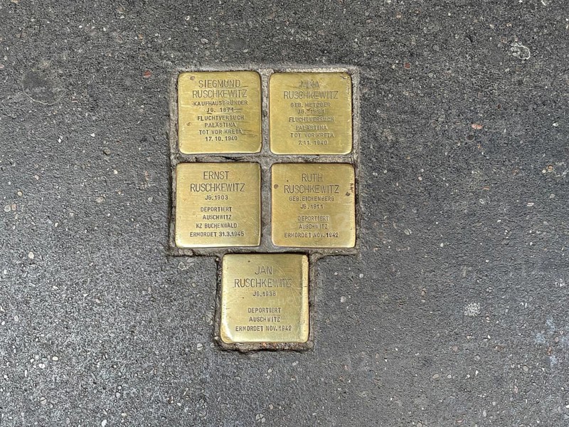Stumbling blocks of the Jewish department stores' owner Siegmund Ruschkewitz and his family