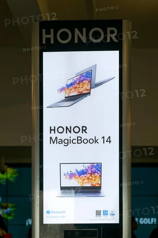 HONOR MagicBook 14 laptop computer Windows 10 advertising display