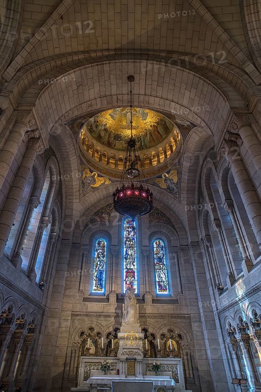 Chancel and dome of the Basilica Sacre-Coeur